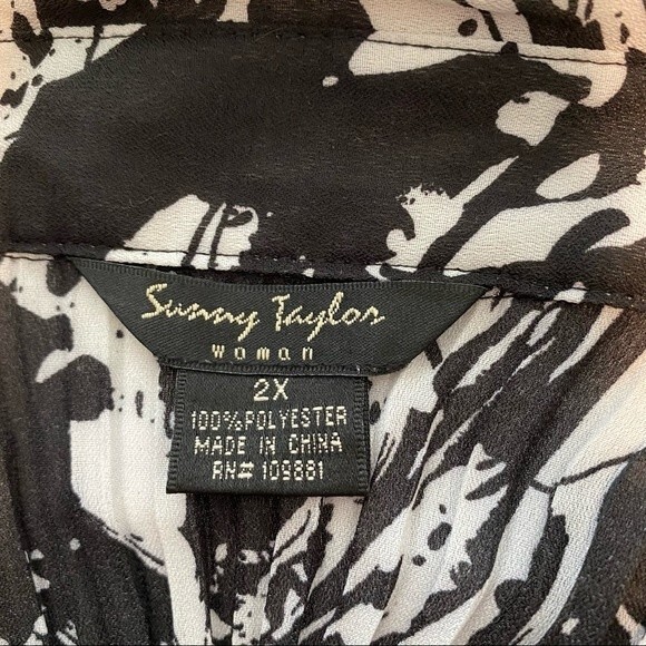 NWOT  Sunny Taylor Abstract Pattern Ruffle V Neck Pleat Sexy Lightweight 2X - Picture 7 of 12